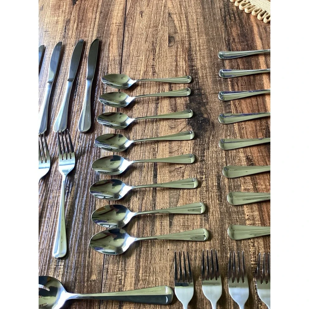 Hampton Silversmiths Stainless China 199 44 Pieces Flatware with Tray Silverware